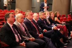 Galeria zdjęć z uroczystości podpisania umowy o współprowadzenie Teatru Dzieci Zagłębia oraz wizyty wicepremiera Glińskiego w ŚUW /fot. A. Karendał/