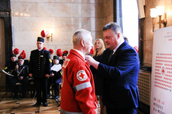 Zdjęcia z uroczystości wręczenia Krzyży Zasługi członkom i działaczom PCK /fot. Bartosz Półrolnik/