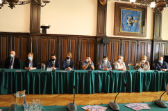 Uroczystość podpisania umów na realizację inwestycji w ramach rządowych programów w Tarnowskich Górach /fot. A. Księżnik/