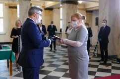 Wręczenie odznaczeń państwowym pracownikom służby zdrowia /fot. A. Księżnik/