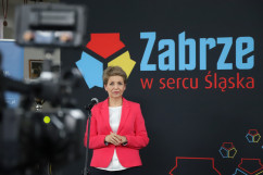Fotogaleria składająca się z 4 zdjęć , które dotyczą wizyty wiceminister rodziny Aliny Nowak w Zabrzu/fot. I.Matuszewska
