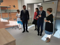 Otwarcie zmodernizowanych oddziałów Uniwersyteckiego Centrum Klinicznego im. prof. K. Gibińskiego Śląskiego Uniwersytetu Medycznego w Katowicach /fot. M. Targoś/