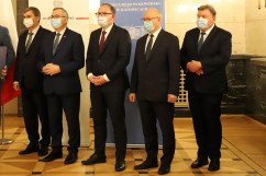 Konferencja prasowa dotycząca Programu Inwestycji Strategicznych - uczestnicy konferencji /fot. A. Księżnik/
