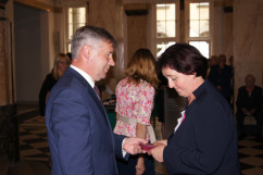 Fotogaleria z uroczystości wręczenia odznaczeń w Westybulu Śląskiego Urzędu Wojewódzkiego w Katowicach / zdjęcia: I. Matuszewska