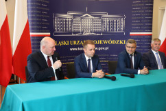 Galeria zdjęć z briefingu prasowego z udziałem nowego wicewojewody Piotra Kołodziejczyka /fot. A. Księżnik/