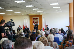 Galeria zdjęć z konferencji prasowej i spotkania z seniorami z udziałem wicepremier Beaty Szydło w Bielsku-Białej /fot. D. Kotlarz/