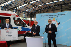 Podpisanie umów na wymianę akceleratora i zakup karetek dla województwa śląskiego /fot. I. Matuszewska/