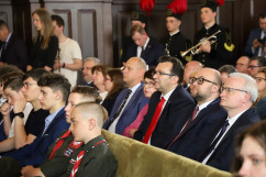 Uroczystość podpisania ustawy o ustanowieniu Narodowego Dnia Powstań Śląskich - uczestnicy wydarzenia /fot. A. Księżnik/