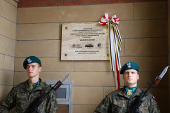 Galeria zdjęć z obchodów powstania NSZZ „Solidarność” oraz rocznicy pierwszego na Górnym Śląsku strajku w fabryce „Fazos” w Tarnowskich Górach /fot. A. Karendał/