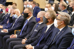 Prezydent RP i Wojewoda Śląski siedzą na widowni/ fot. A. Kucharzewska