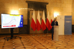 Briefing dot. sytuacji epidemicznej w regionie - prezentacja Wojewody Śląskiego /fot. A. Księżnik/