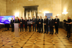 Konferencja prasowa dotycząca Programu Inwestycji Strategicznych - rozpoczęcie konferencji, wszyscy uczestnicy /fot. A. Księżnik/