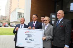 Podpisanie umów na wymianę akceleratora i zakup karetek dla województwa śląskiego /fot. I. Matuszewska/