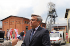 Fotogaleria składająca się ze zdjęć z uroczystego otwarcia strefy Carnall – naziemnej części Sztolni Królowa Luiza w Zabrzu z udziałem wojewody śląskiego Jarosława Wieczorka/foto: I. Matuszewska