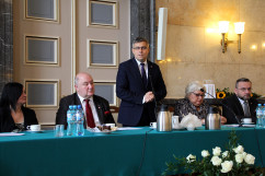 Galeria ze zdjęciami z finału konkursu na najaktywniejszą seniorkę i seniora roku 2017 z udziałem wojewodów Jarosława Wieczorka oraz Jana Chrząszcza /fot. A. Karendał/