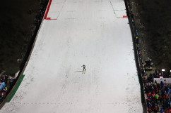 Fotogaleria składająca się z kilkudziesięciu zdjęć z Pucharu Świata w skokach narciarskich w Wiśle z udziałem Pary Prezydenckiej / foto: A. Karendał