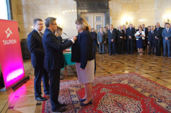 Fotogaleria z uroczystości wręczenia odznaczeń państwowych w Sali Marmurowej Śląskiego Urzędu Wojewódzkiego w Katowicach / fot. Anna Herz/