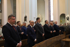 Obchody 231. rocznicy uchwalenia Konstytucji 3 maja -  uczestnicy mszy św. w Archikatedrze Chrystusa Króla w Katowicach /fot. ŚUW/