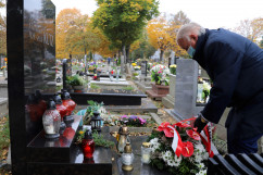 Odwiedziny cmentarzy i mogił w województwie śląskim z okazji Wszystkich Świętych /fot. ŚUW/