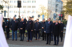 Uroczysty apel z okazji Narodowego Święta Niepodległości - uczestnicy uroczystości  /fot. A. Księżnik/