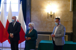 Wręczenie nagród laureatom konkursu dla organizacji pozarządowych pod hasłem „Rodzina jest najważniejsza” - Wicewojewoda Śląski, Pełnomocnik Wojewody Śląskiego ds. Rodziny, Dyrektor Wydziału Rodziny i Polityki Społecznej /fot. B. Szwedowski/