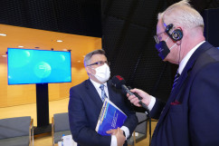 Konferencja poprzedzajaca EEC - indywidualna wypowiedź wojewody śląskiego J. Wieczorka dla mediów /fot. A. Kucharzewska/