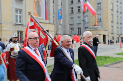 Obchody 231. rocznicy uchwalenia Konstytucji 3 maja - poczet sztandarowy biorący udział w uroczystościach /fot. ŚUW/
