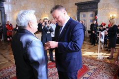 Zdjęcia z uroczystości wręczenia Krzyży Zasługi członkom i działaczom PCK /fot. Bartosz Półrolnik/