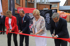 Fotogaleria składająca się ze zdjęć z uroczystego otwarcia strefy Carnall – naziemnej części Sztolni Królowa Luiza w Zabrzu z udziałem wojewody śląskiego Jarosława Wieczorka/foto: I. Matuszewska