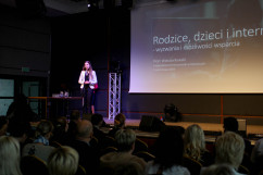 Konferencja poświęcona uzależnieniu od internetu i urządzeń elektronicznych wśród dzieci i młodzieży /fot. B. Półrolnik/