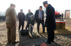 Uroczystość podpisania aktu erekcyjnego oraz wmurowania kamienia węgielnego pod budowę strażnicy Komendy Miejskiej Państwowej Straży Pożarnej w Bytomiu.
