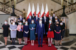 Wręczenie odznaczeń państwowym pracownikom służby zdrowia /fot. A. Księżnik/
