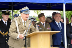 Uroczystości z okazji 82. rocznicy wybuchu II wojny światowej w Mokrej - przemówienie uczestnika bitwy pod Mokrą /fot. B. Półrolnik/