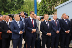 Odsłonięcie muralu kapitana Kurpińskiego w Myszkowie - uczestnicy wydarzenia /fot. A. Księżnik/