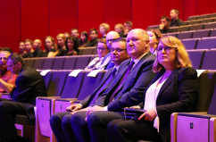 Galeria zdjęć z podpisania umowy ws. współprowadzenia orkiestry AUKSO przez Ministra Kultury i Dziedzictwa Narodowego w obecności wicewojewody Jana Chrząszcza /fot. A. Karendał/