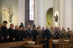 Uczestnicy obchodów w kościele na mszy św./foto: ŚUW 