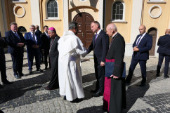 Powitanie Prezydenta RP na Jasnej Górze z duchowieństwem /fot. B. Półrolnik/