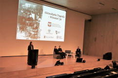 Początek konferencji, prowadząca przedstawia prelegentów./fot. A. Herz/