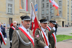 Obchody 231. rocznicy uchwalenia Konstytucji 3 maja - poczet sztandarowy biorący udział w uroczystościach /fot. ŚUW/