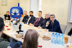 Galeria zdjęć z konferencji z okazji urodzin numeru alarmowego 112 z udziałem wojewody śląskiego Jarosława Wieczorka /fot. Anna Karendał/