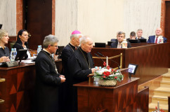Galeria zdjęć z przekazania Betlejemskiego Światełka Pokoju podczas sesji Sejmiku Województwa Śląskiego /fot. A. Karendał/