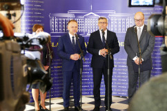 Briefing prasowy ws. wsparcia dla placówek służby zdrowia /fot. B. Półrolnik/