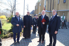 Upamiętnienie Dnia Pamięci Ofiar Zbrodni Katyńskiej - uczestnicy Mszy św. w kościele pw. Św. Marii Magdaleny w Mazańcowicach /fot. K.Szczepanek/