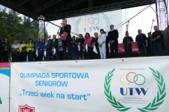 X Olimpiada Sportowa Uniwersytetów Trzeciego Wieku i Organizacji Senioralnych z udziałem wiceminister Elżbiety Bojanowskiej i wojewody Jarosława Wieczorka.