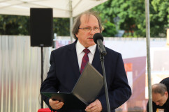 Obchody Narodowego Dnia Powstań Śląskich - przemawia rektor Akademii Muzycznej im. Karola Szymanowskiego w Katowicach prof. dr hab. Władysław Szymański /fot. ŚUW/