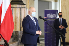 Briefing wicepramiera Jacka Sasina i wojewody Jarosława Wieczorka /fot. A. Księżnik/