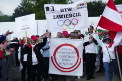 X Olimpiada Sportowa Uniwersytetów Trzeciego Wieku i Organizacji Senioralnych z udziałem wiceminister Elżbiety Bojanowskiej i wojewody Jarosława Wieczorka.