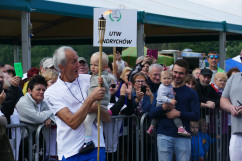 X Olimpiada Sportowa Uniwersytetów Trzeciego Wieku i Organizacji Senioralnych z udziałem wiceminister Elżbiety Bojanowskiej i wojewody Jarosława Wieczorka.