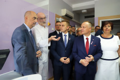 Galeria zdjęć z uroczystego przekazania nowego mammografu dla szpitala w Jaworznie /fot. A. Księżnik/
