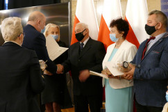 Ogłoszenie wyników konkursu na najaktywniejszego seniora i najaktywniejszą seniorkę w województwie - wręczenie nagród laureatom /fot. A. Księżnik/